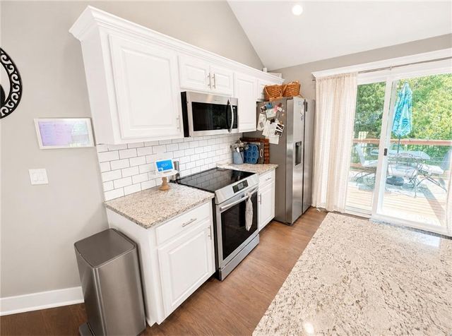 919 S 12th Street, Louisburg, KS 66053