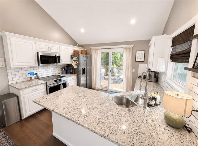 919 S 12th Street, Louisburg, KS 66053