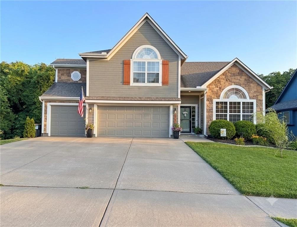 919 S 12th Street, Louisburg, KS 66053