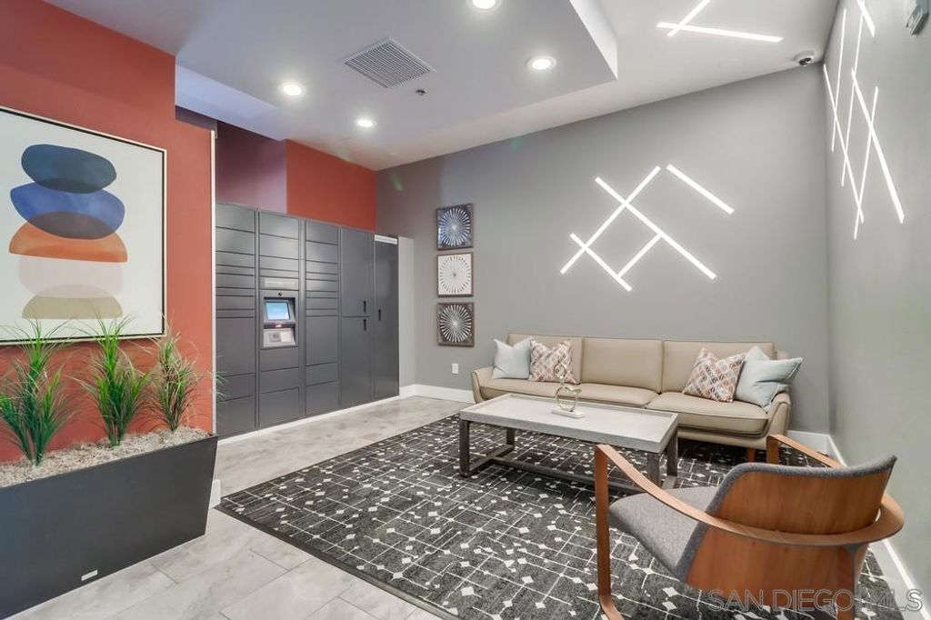 Image 11 of property listing at 427 9th Ave 409, San Diego, CA 92101