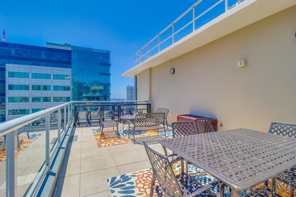 Image 16 of property listing at 427 9th Ave 409, San Diego, CA 92101