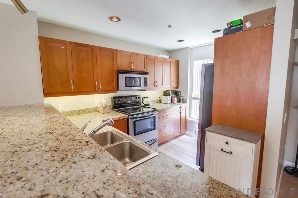 Image 5 of property listing at 427 9th Ave 409, San Diego, CA 92101