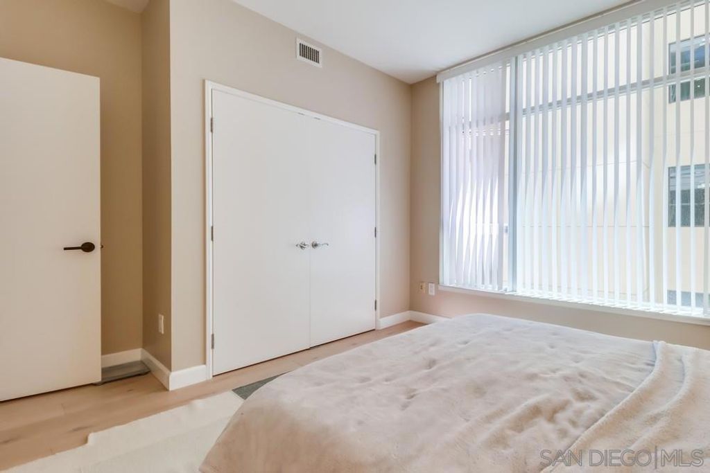 Image 6 of property listing at 427 9th Ave 409, San Diego, CA 92101