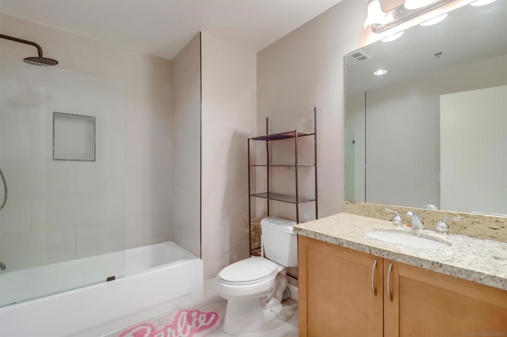 Image 8 of property listing at 427 9th Ave 409, San Diego, CA 92101