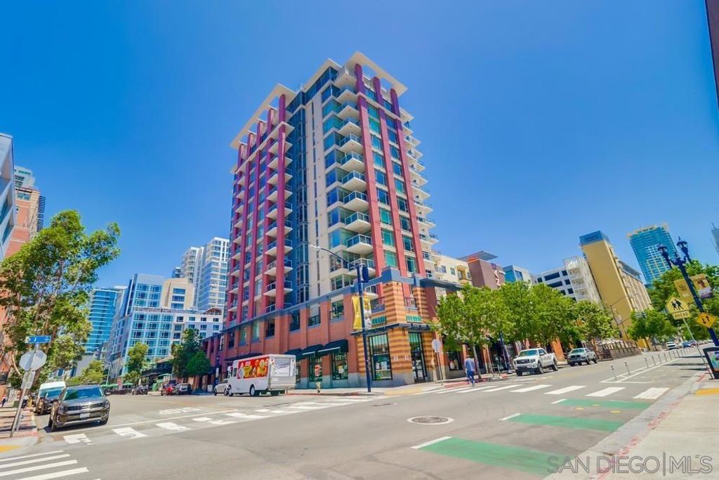 Image 9 of property listing at 427 9th Ave 409, San Diego, CA 92101