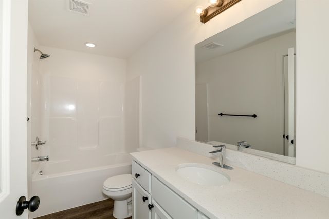 5358 N Pinecrest Ct, Bel Aire, KS 67220