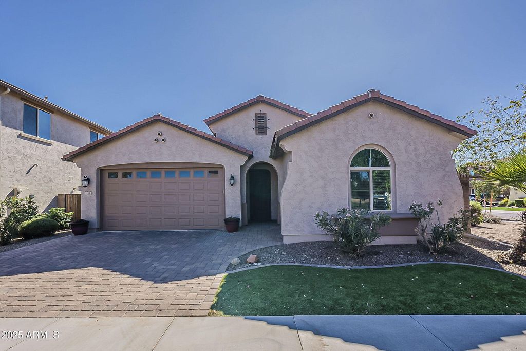 233 E GLACIER Drive, Chandler, AZ 85249