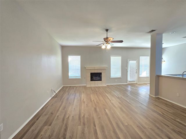 610 Manchester Drive, Mansfield, TX 76063