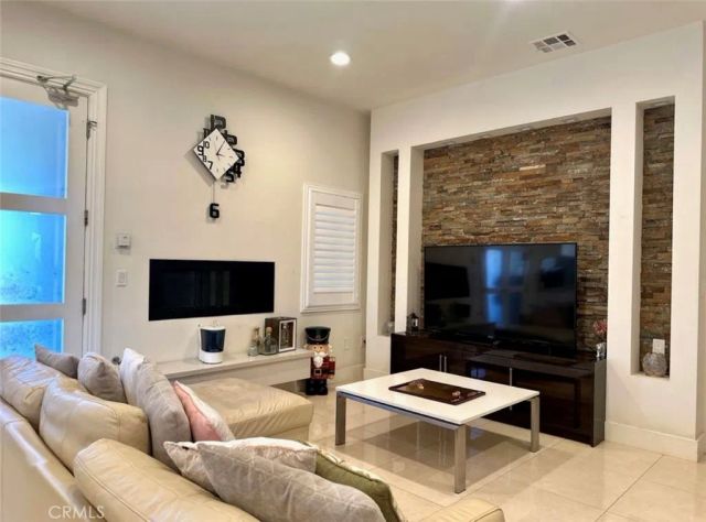 646 S Courson Drive, Anaheim, CA 92804