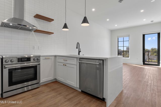 1515 Government Street, A302, Ocean Springs, MS 39564