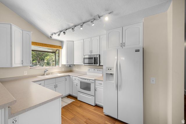 2088 FALCON WAY, Sandy, UT 84093