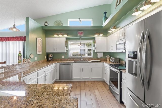 5639 W Hunters Ridge Circle, Lecanto, FL 34461