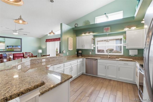 5639 W Hunters Ridge Circle, Lecanto, FL 34461