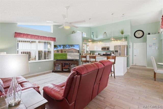 5639 W Hunters Ridge Circle, Lecanto, FL 34461