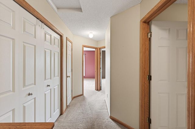 8639 Quarry Ridge Lane I, Woodbury, MN 55125