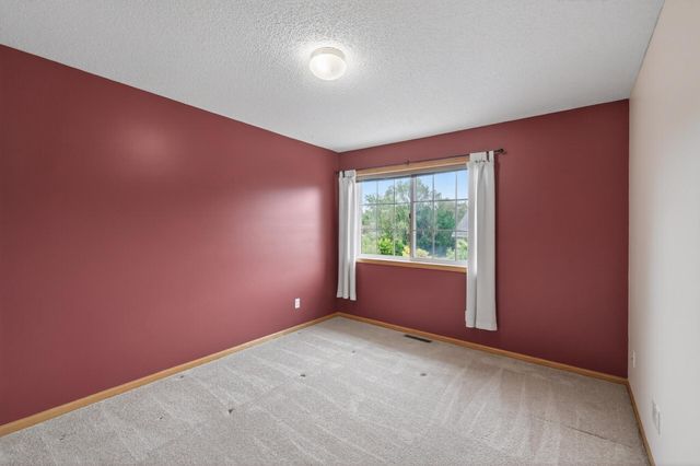 8639 Quarry Ridge Lane I, Woodbury, MN 55125