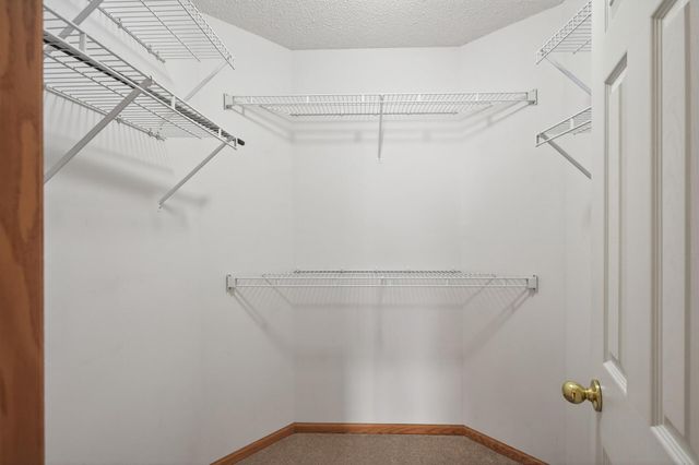 8639 Quarry Ridge Lane I, Woodbury, MN 55125