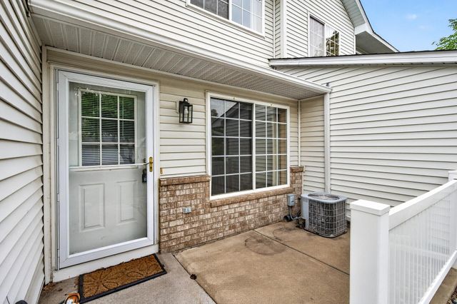 8639 Quarry Ridge Lane I, Woodbury, MN 55125