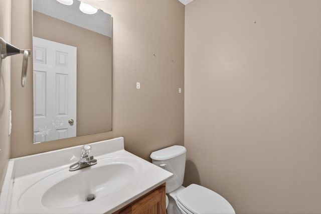 8639 Quarry Ridge Lane I, Woodbury, MN 55125