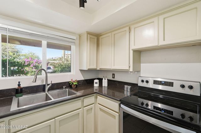 5731 N Camino Esplendora, Tucson, AZ 85718