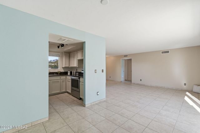 5731 N Camino Esplendora, Tucson, AZ 85718
