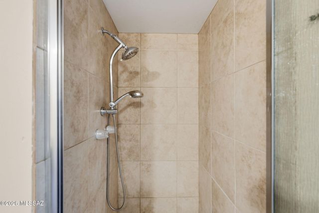 5731 N Camino Esplendora, Tucson, AZ 85718