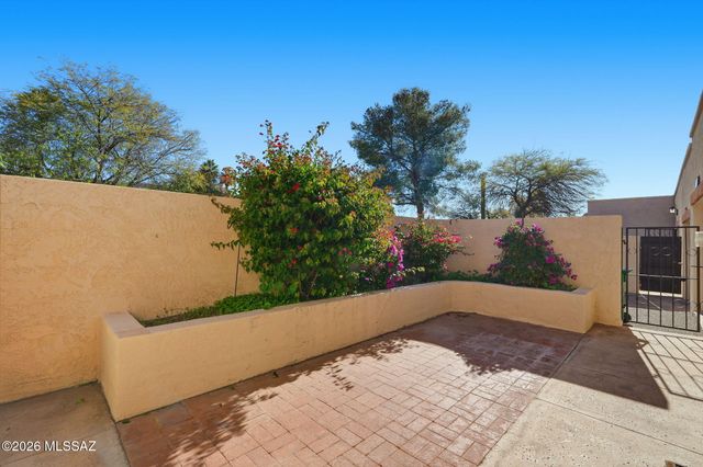 5731 N Camino Esplendora, Tucson, AZ 85718