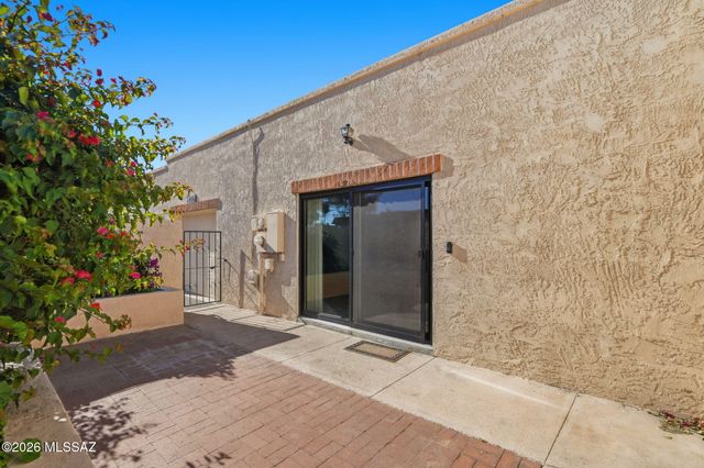 5731 N Camino Esplendora, Tucson, AZ 85718