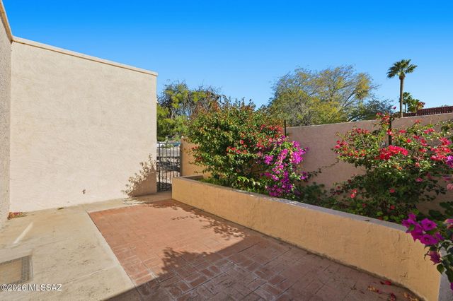 5731 N Camino Esplendora, Tucson, AZ 85718