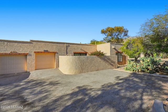 5731 N Camino Esplendora, Tucson, AZ 85718