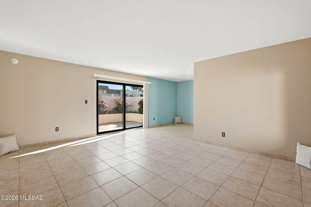5731 N Camino Esplendora, Tucson, AZ 85718