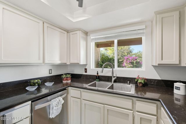 5731 N Camino Esplendora, Tucson, AZ 85718