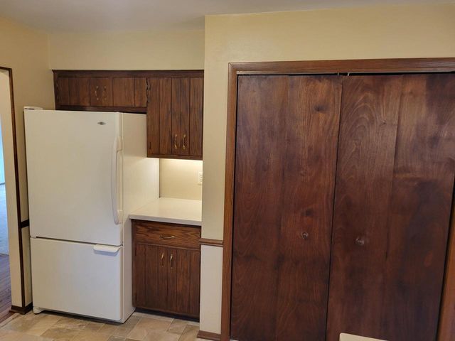W254S4394 Pin Oak LANE, Waukesha, WI 53189