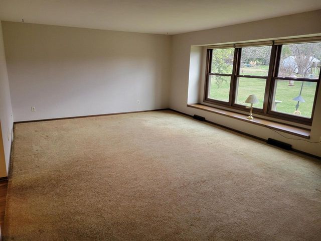W254S4394 Pin Oak LANE, Waukesha, WI 53189