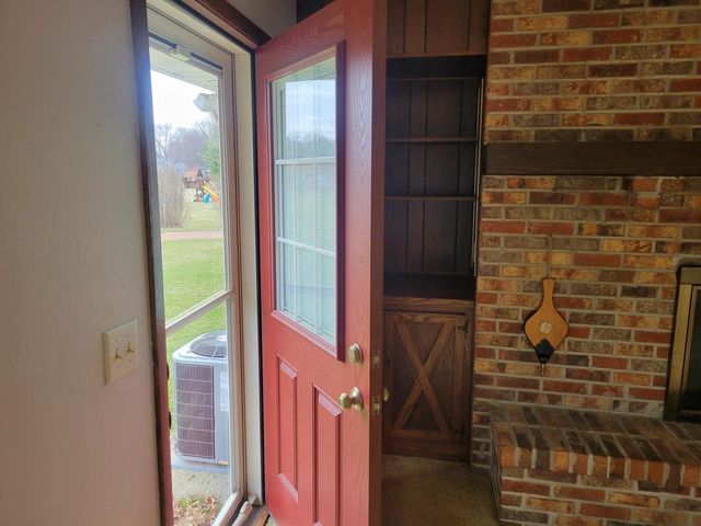 W254S4394 Pin Oak LANE, Waukesha, WI 53189