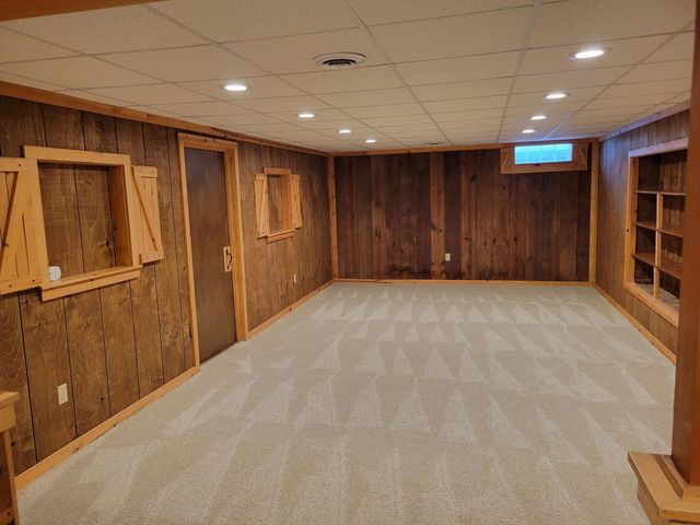 W254S4394 Pin Oak LANE, Waukesha, WI 53189