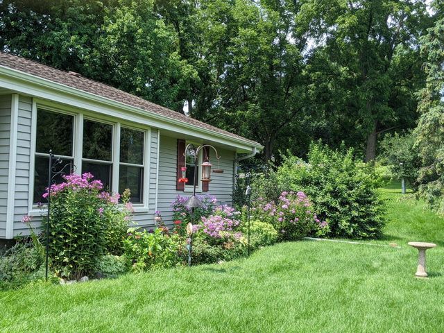 W254S4394 Pin Oak LANE, Waukesha, WI 53189