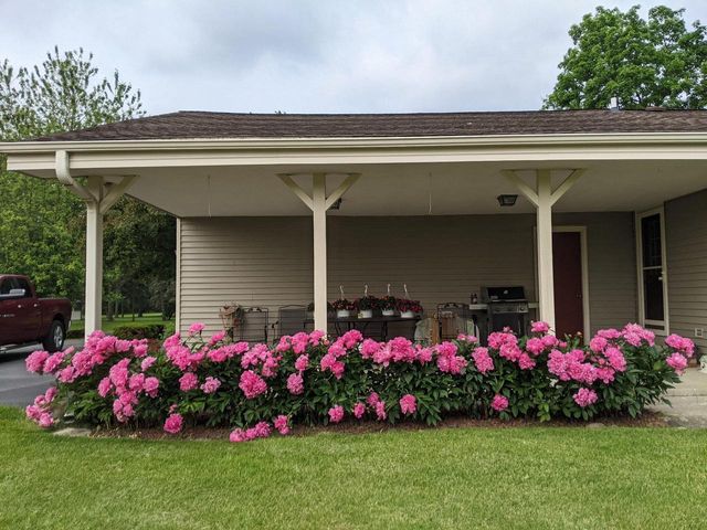 W254S4394 Pin Oak LANE, Waukesha, WI 53189