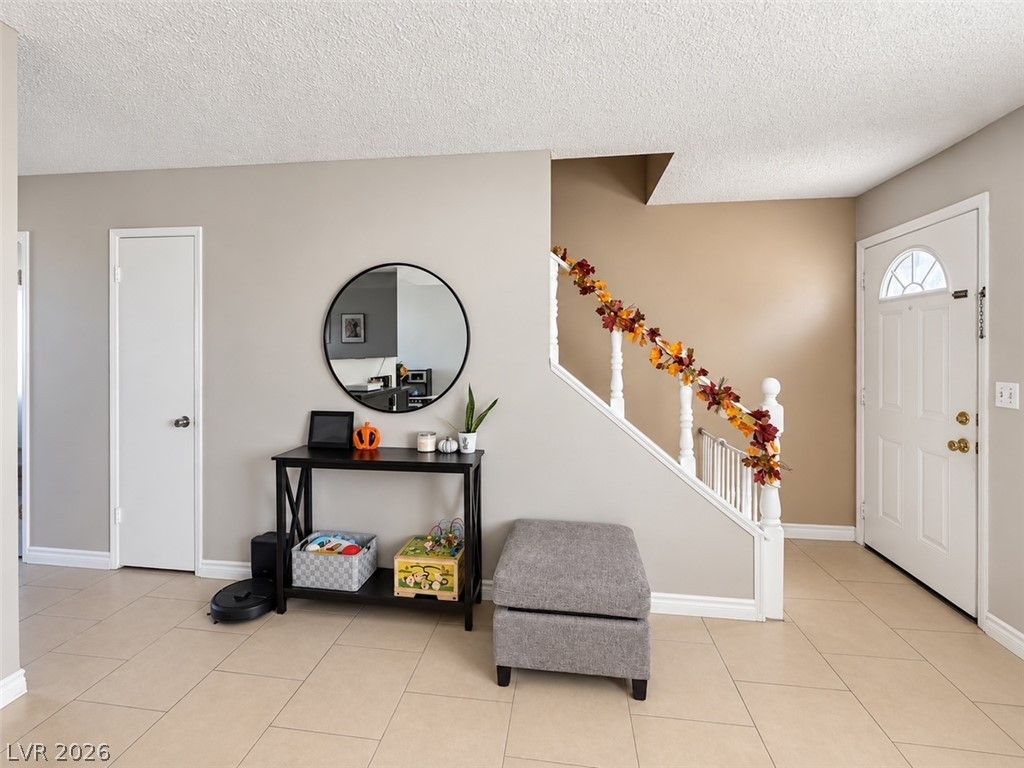 651 Greenbriar Townhouse Way, Las Vegas, NV 89121 — photo 2