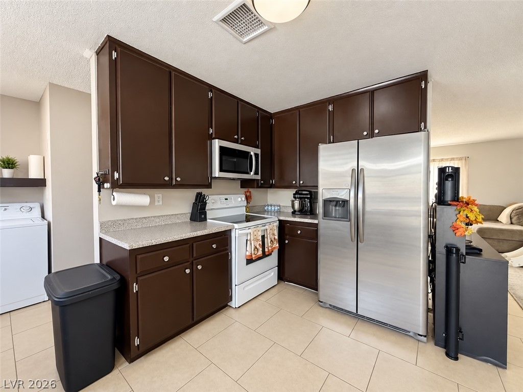 651 Greenbriar Townhouse Way, Las Vegas, NV 89121 — photo 5