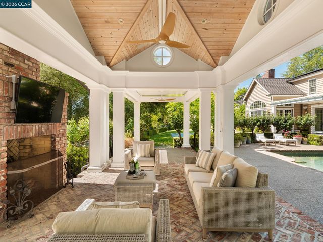 295 Barrington Ln, Alamo, CA 94507