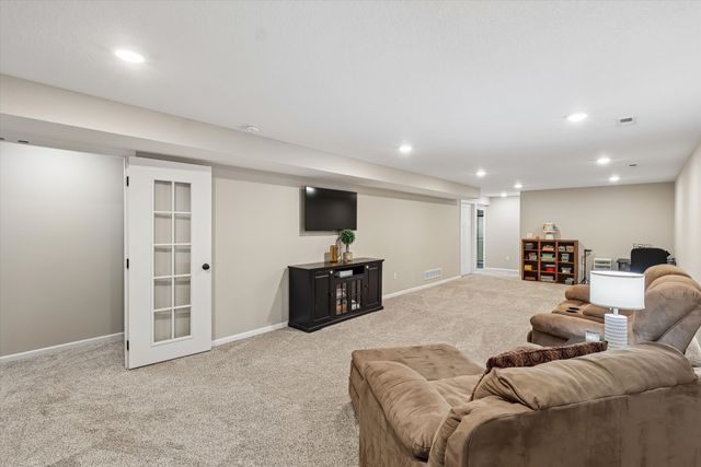 811 17th Street SE, Altoona, IA 50009