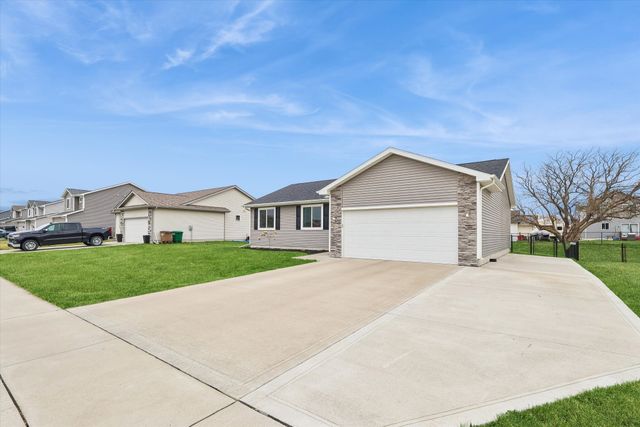 811 17th Street SE, Altoona, IA 50009