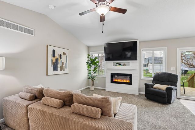 811 17th Street SE, Altoona, IA 50009