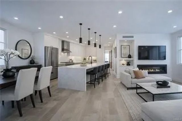 407 Goldenrod, Corona Del Mar, CA 92625