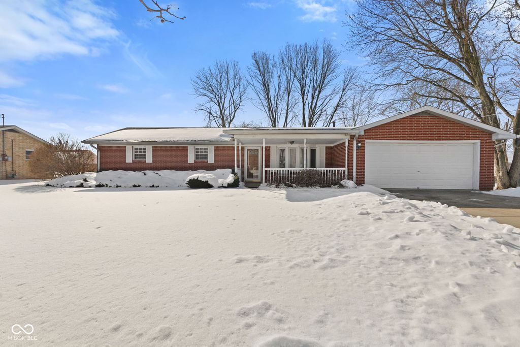 5799 W Maple Drive, Greenwood, IN 46142