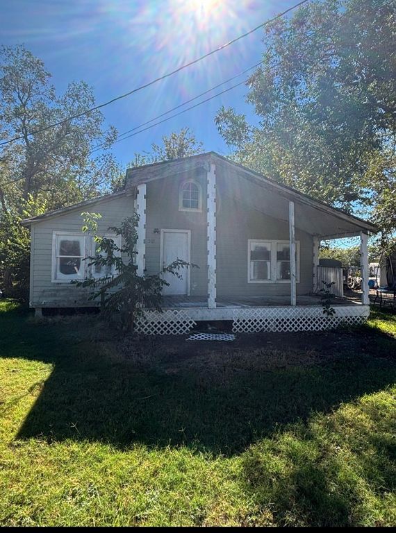 505 Washington Street, Edna, TX 77957