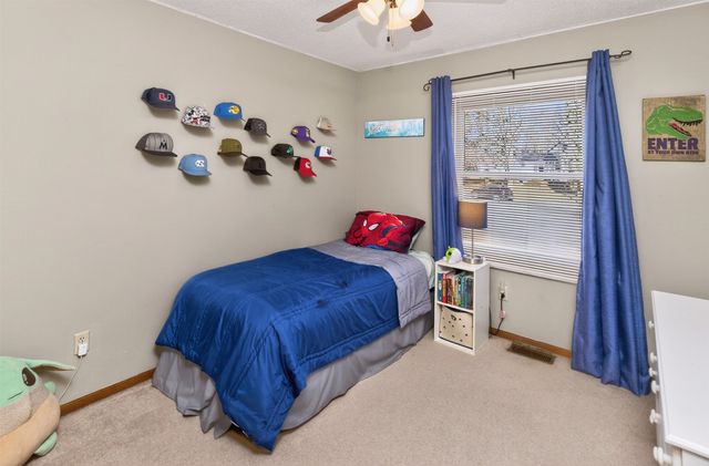 3800 Pebble Court, Urbandale, IA 50322