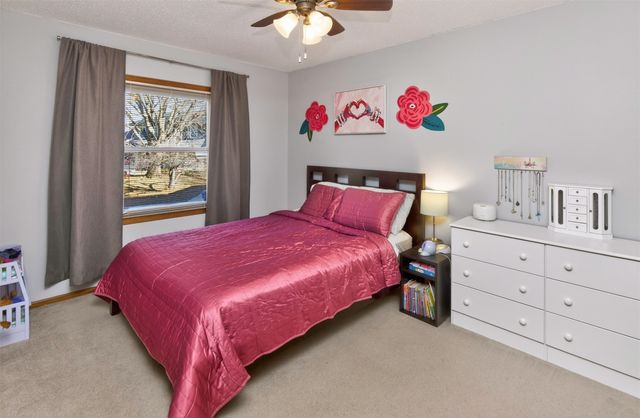 3800 Pebble Court, Urbandale, IA 50322