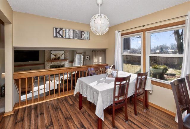 3800 Pebble Court, Urbandale, IA 50322